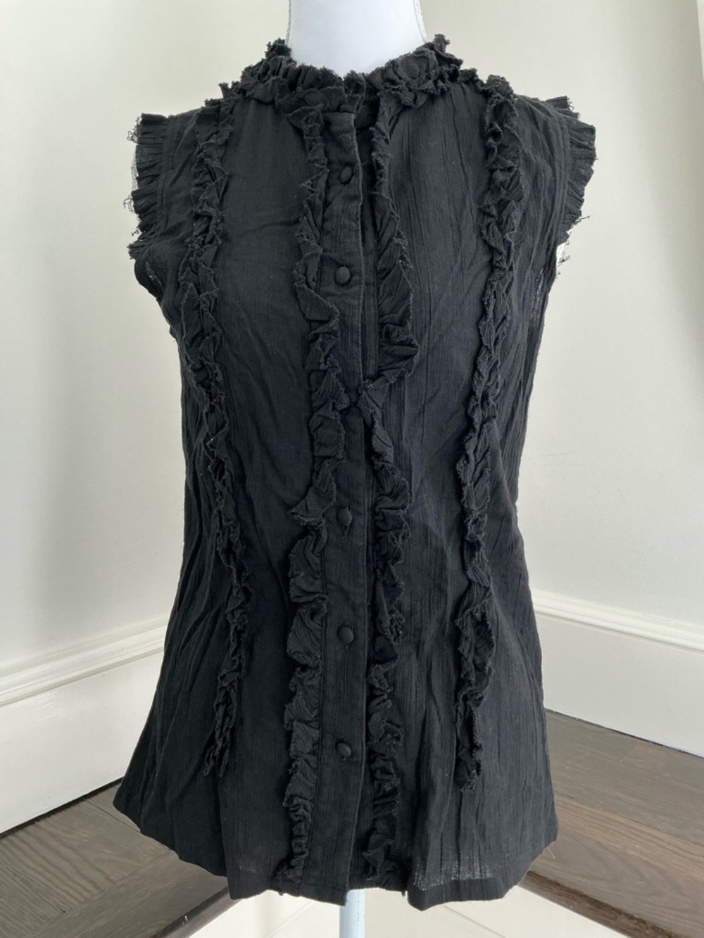 Alice + Olivia Black Sleeveless Ruffle-Trim Button Front Top